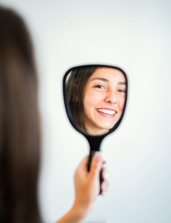 Professional teeth whitening offers a reliable solution for discoloration. This procedure involves using advanced techniques to whiten teeth.